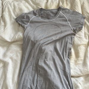 Lulu lemon Tshirt
